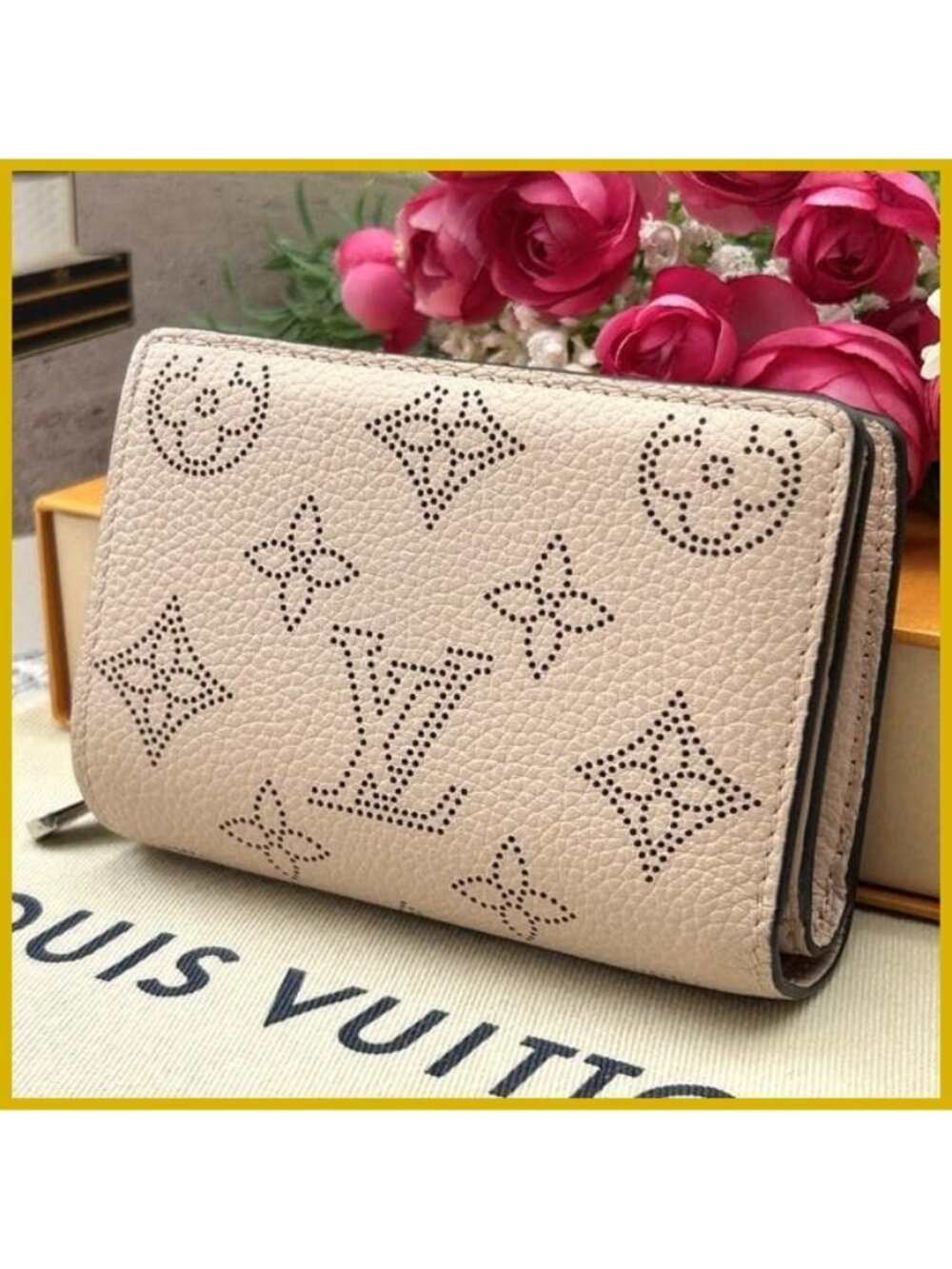 Louis Vuitton Portefeuille Clair Mahina Bifold Wallet